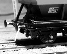 Working brake pipes on model railway wagon