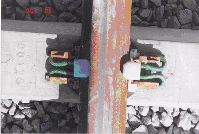 G44 concrete sleeper fitted with Pandrol Fasclips, the green fastclips can be used with both UIC 60 and 113A rail, use white or white and green nylons for UIC60. Or blue and black nylons for 113A. Red Fastclips are used on F41 sleepers with white nylons and are for 113A rail only. (Purple = galvanised green, grey = galvanised red)